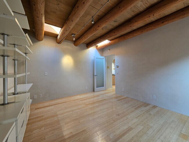 Building Photo - 624 Alto St