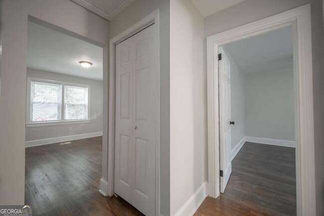 Building Photo - 2137 Delowe Dr