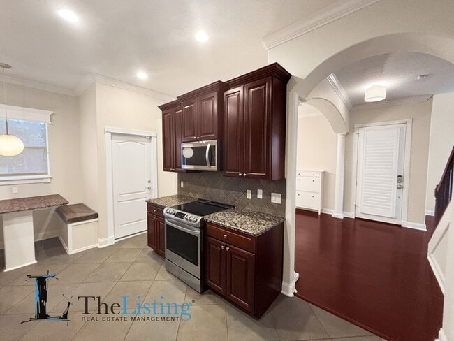 Building Photo - 827 Meridale Ave