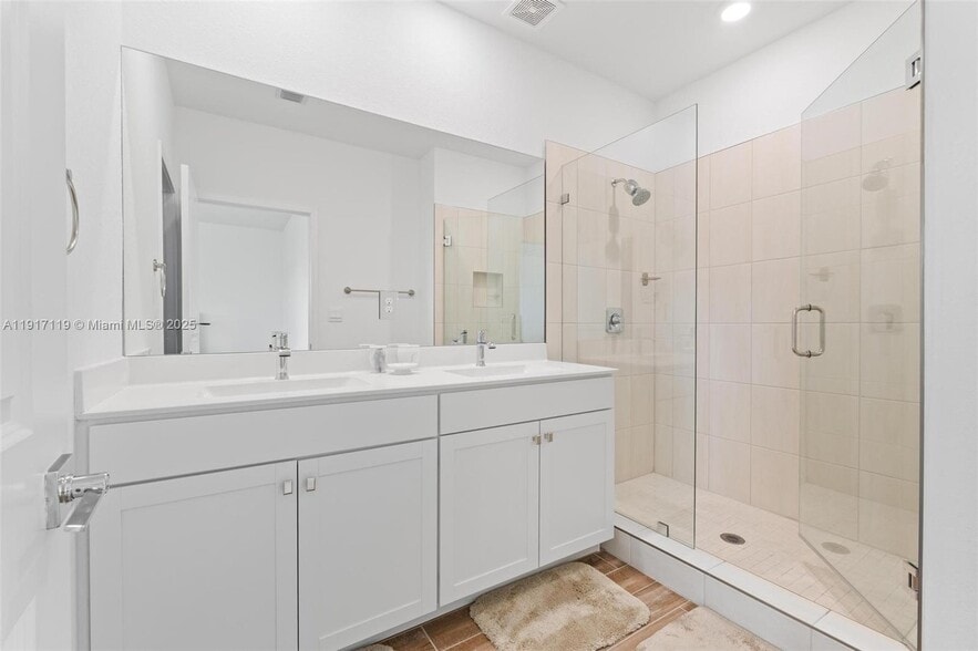 Building Photo - 210 SW 170th Ave