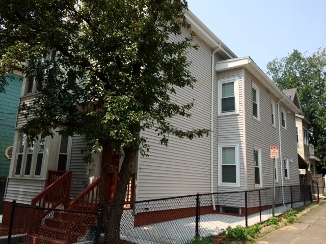 Building Photo - 81 Mt Vernon St