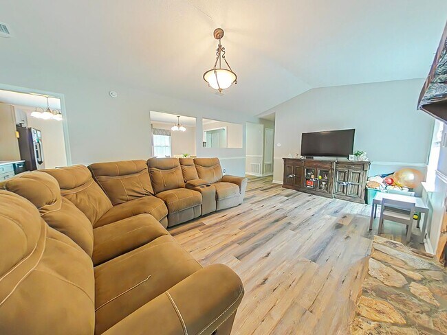 Building Photo - 3 Bed 2 Bath with a POOL in Martinez!