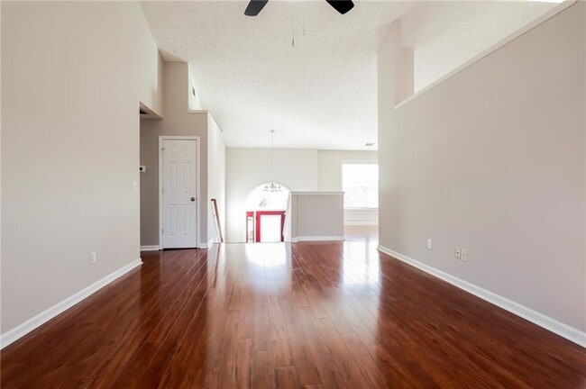 Building Photo - 535 Saddle Ridge Dr