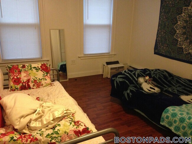 Building Photo - 289 Chelsea St