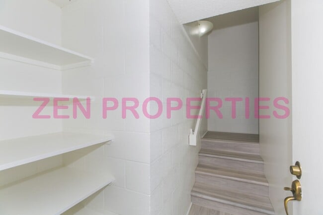 Building Photo - 3 bdrm/ 2.5 bath townhome for rent at Neho...