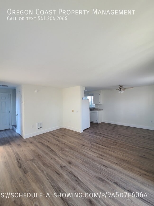 Building Photo - 1135 SE Oar Ave