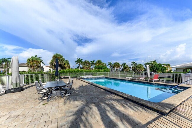 Building Photo - 220 Coldeway Dr