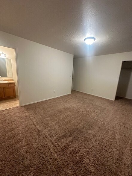 Building Photo - 2458 1/2 Ajay Ave