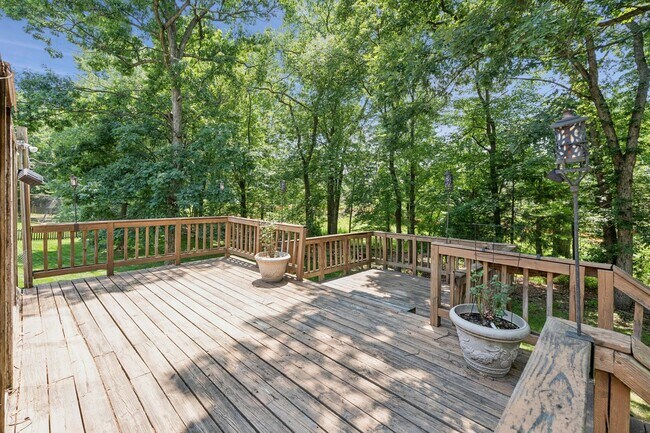 Building Photo - Home in Highly Desirable Forest Ridge!