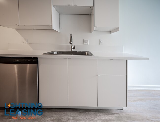 Building Photo - 1203 Kings Rd