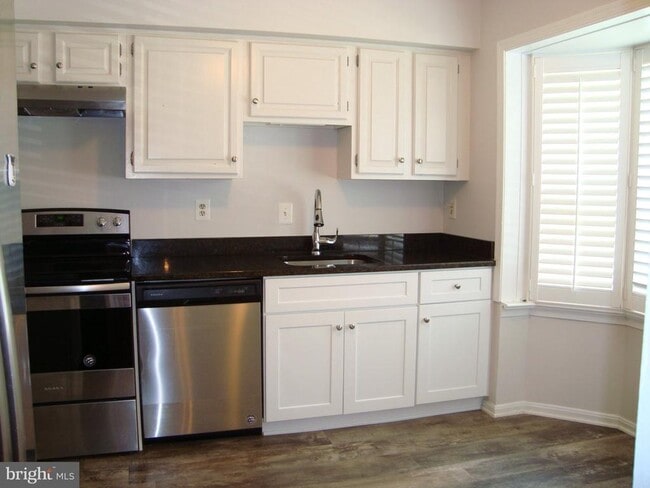 Building Photo - 7813 Heatherton Ln