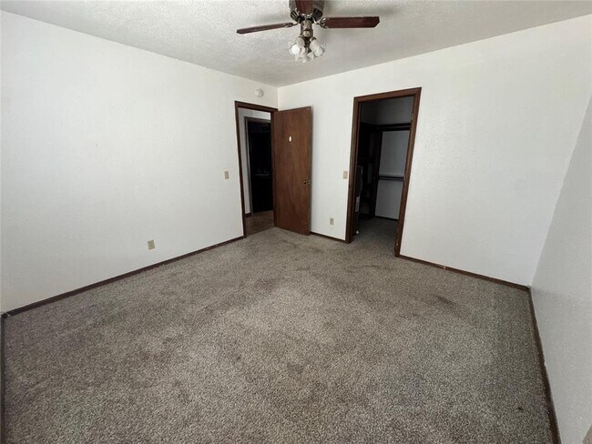 Building Photo - 2022 Berry Ave