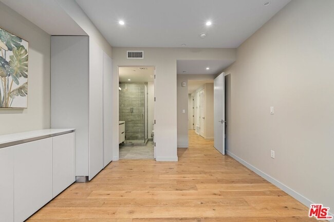 Building Photo - 1621 Malcolm Ave