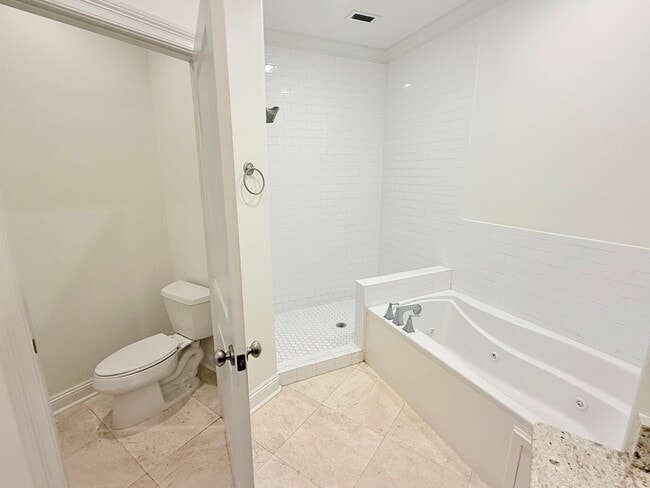 Building Photo - 3-Level Waterfront Townhome