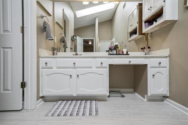 Building Photo - 4 bedroom house in Lawrenceville with cozy...