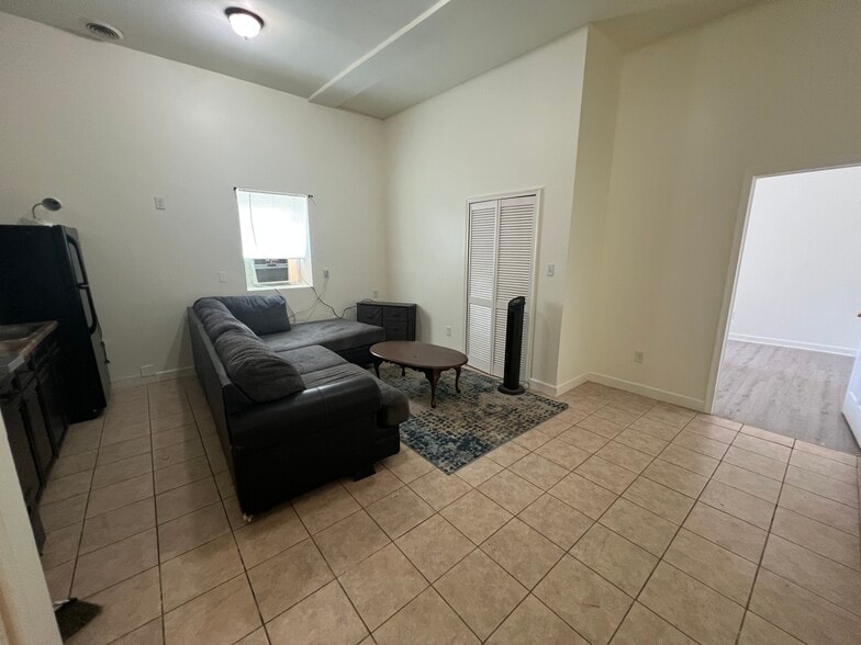 Building Photo - 310 W Main St