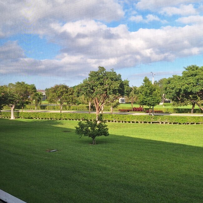 Building Photo - 2092 Wolverton E