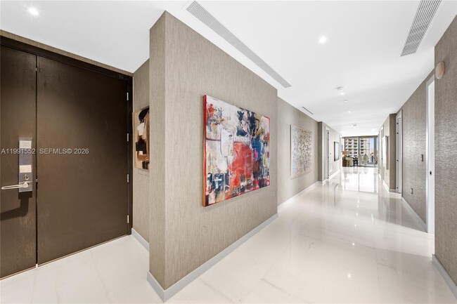 Building Photo - 300 Biscayne Blvd Way