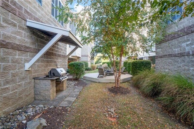 Building Photo - 7922 Shore Dr