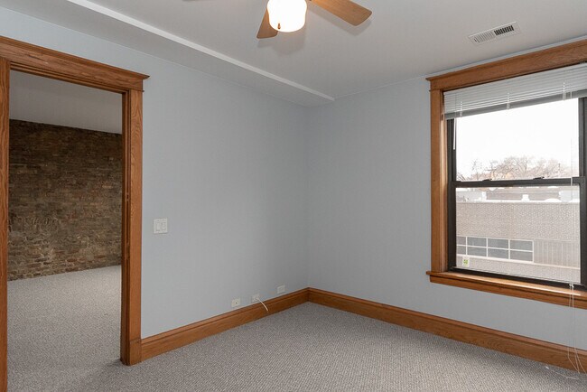 Building Photo - 3712 N Clark St