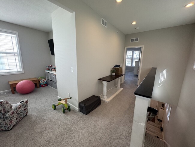 Building Photo - 8056 Central Park Way