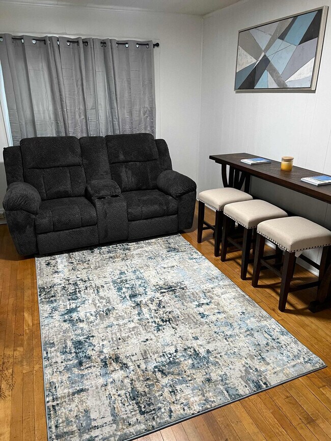 Building Photo - 160 Stafford Ave