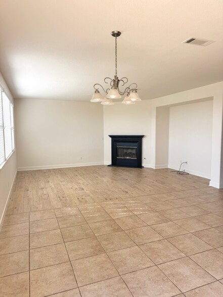 Building Photo - 460 Lansing Cir