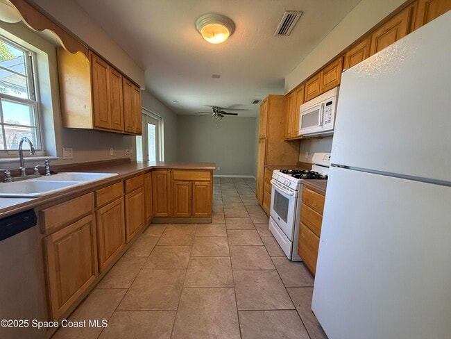 Building Photo - 988 Nicklaus Dr