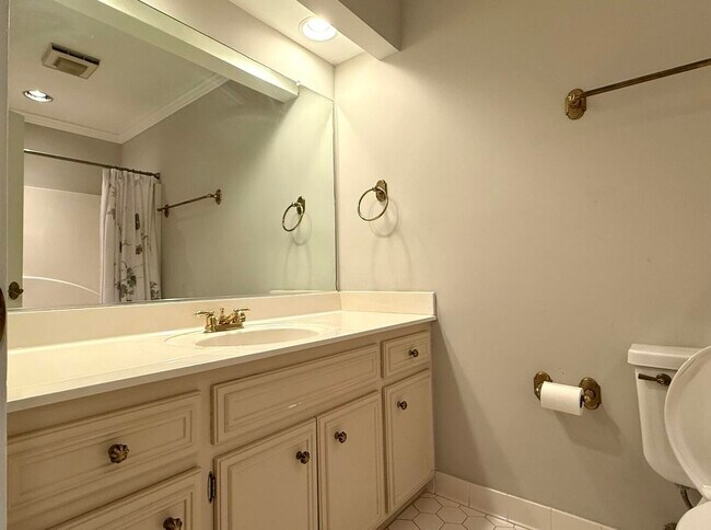 Building Photo - 800 Sparkleberry Rd