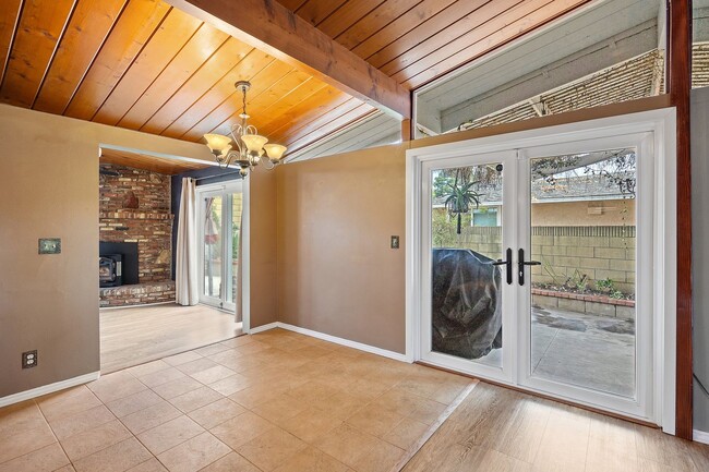 Building Photo - Adorable 3 Bedroom 2 Bathroom Single Story Family Home