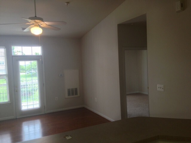 Building Photo - 830 Beverley Dr