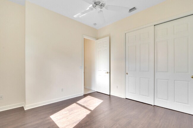 Building Photo - 1252 SW Bent Pine Cove
