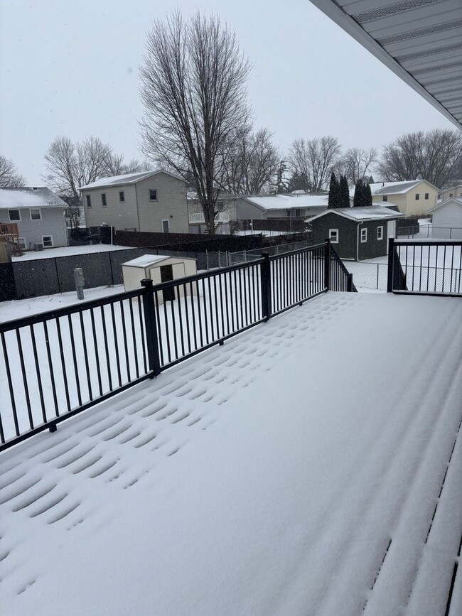 Building Photo - 3 Bedroom, 2 Bath Single Family Home in Clinton, IA