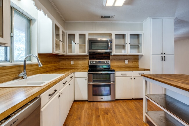 Building Photo - Hallmark