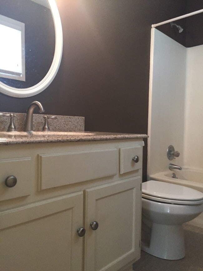 Building Photo - 214 Westbrooke Dr