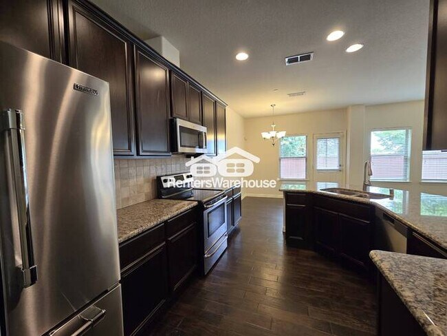 Building Photo - MOVE IN READY - Spacious 2-story townhouse...