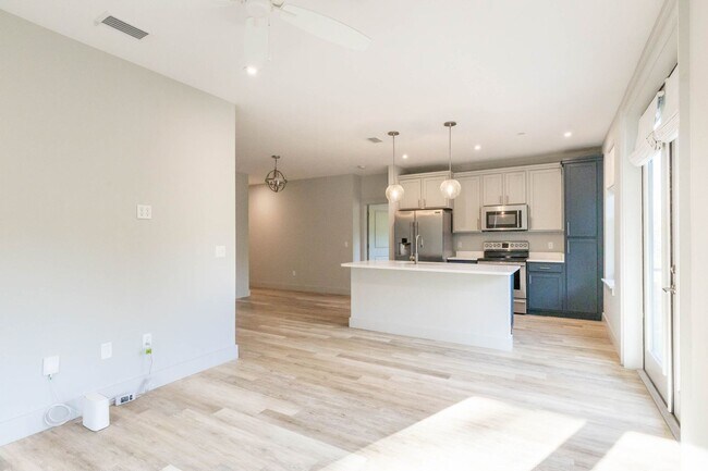 Building Photo - RARE 3 BEDROOM 2 BATH CONDO AT THE INLET -...