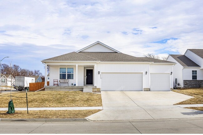 Building Photo - 2843 E 50th Ct