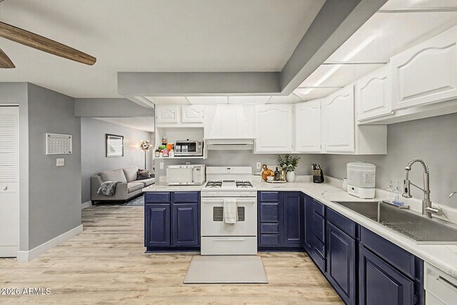 Building Photo - 13832 N 17th Ave