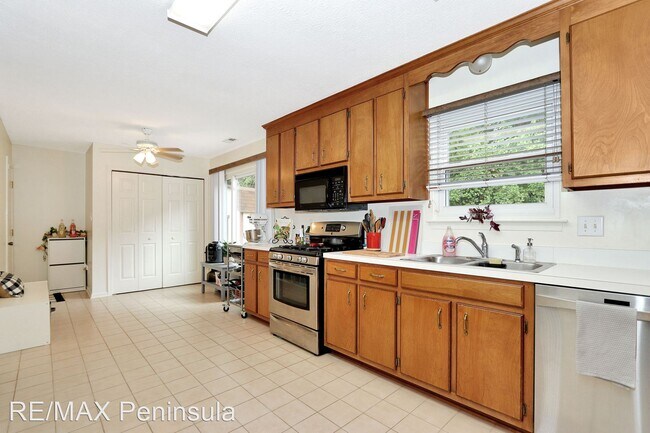 Building Photo - 4 br, 2.5 bath House - 304 Charity Lane