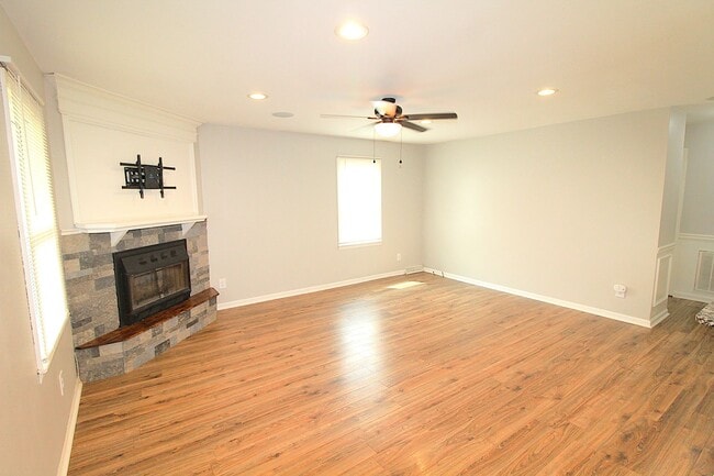 Building Photo - Remodeled 2 Bedroom with a covered porch!
