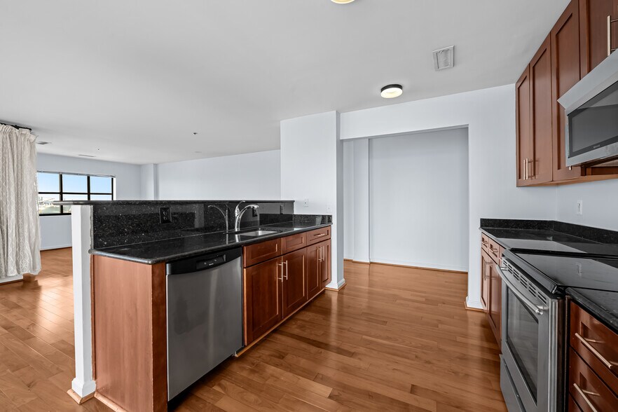 Building Photo - 2702 Lighthouse Pt E