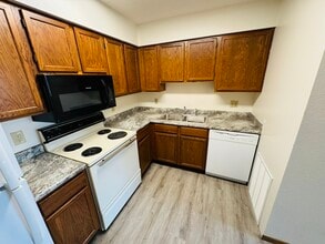 Building Photo - 156 Westside Dr