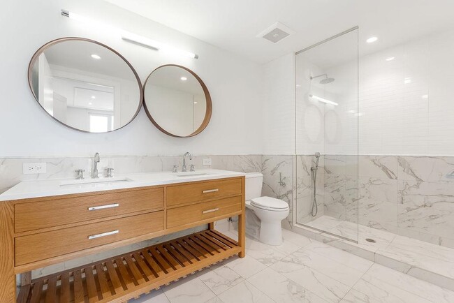 Building Photo - 372 9th St