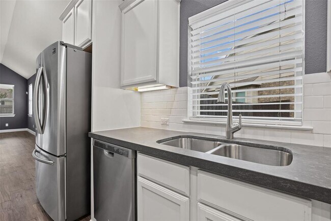 Building Photo - 253 Joseph Dr