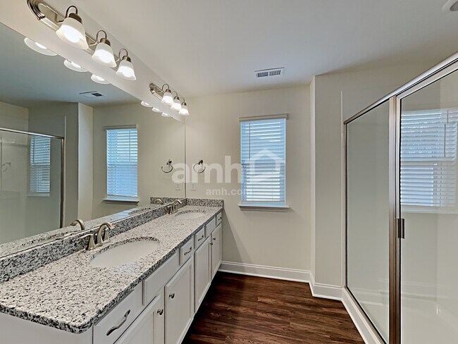 Building Photo - 1018 Bentley Pl