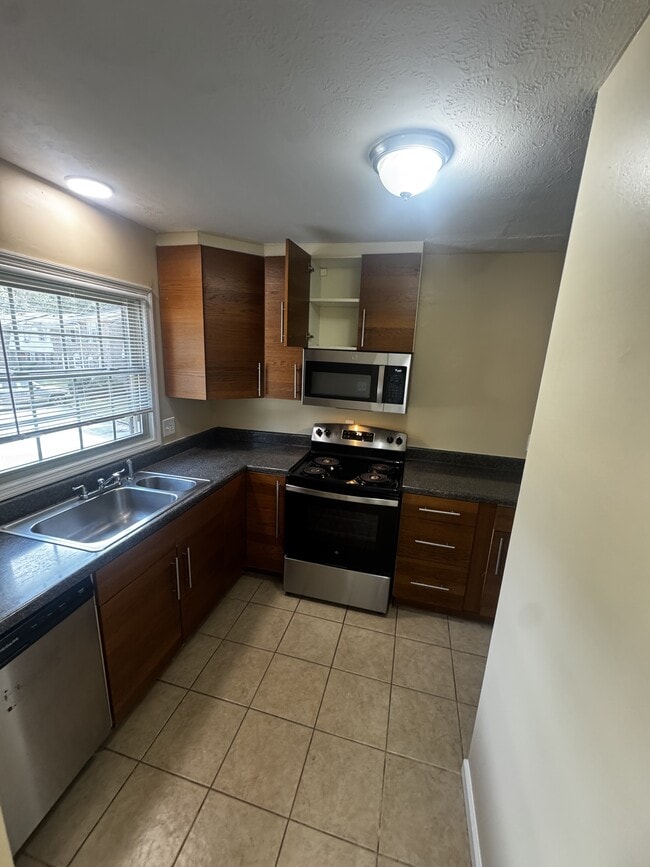 Building Photo - 127 Eaglewood Way