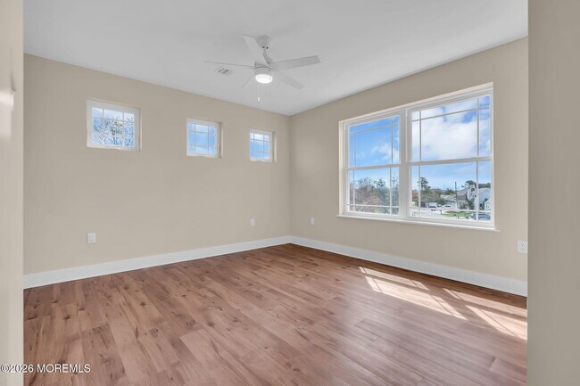 Building Photo - 58 Cove Rd