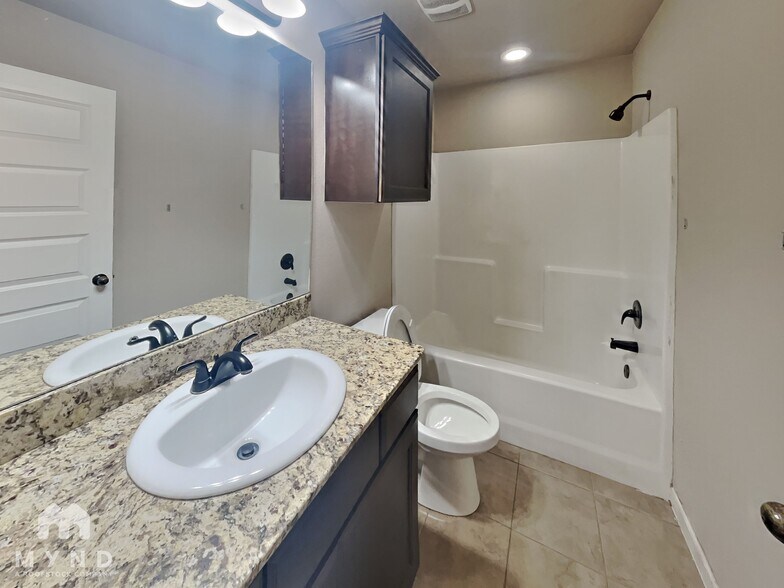 Building Photo - 1020 Tarah Knolls Cir