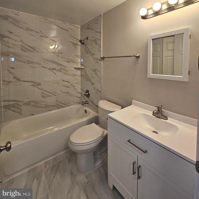 Building Photo - 8473 Aurora Ct